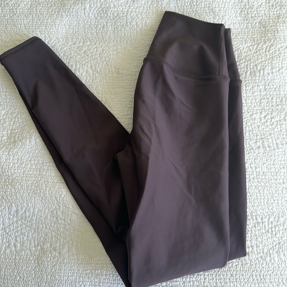 ALO Yoga 7/8 High-Waist Airlift Leggings in Raisin Size Small $128